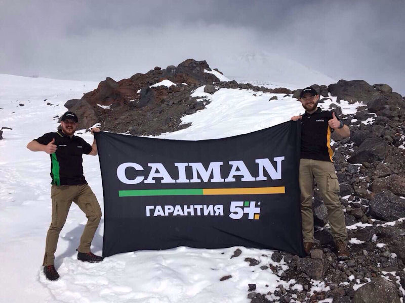 Флагом Caiman на Эльбрусе Флагом Caiman на Эльбрусе